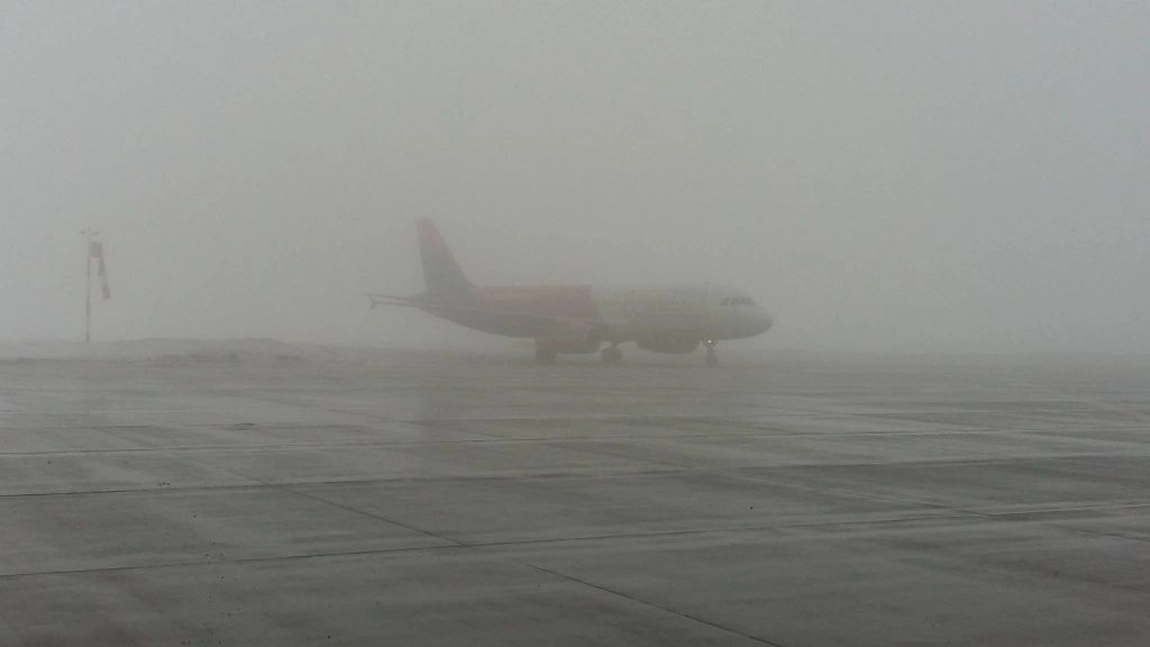 Panică pe Aeroportul Internațional Suceava, după o aterizare ratată din cauza ceții. Avionul Wizz Air, redirecționat spre Iași
