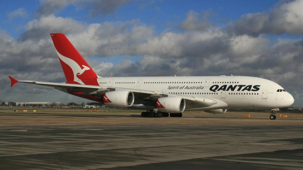 Un avion a aterizat de urgență la Sydney, după ce a trimis un semnal SOS în timpul zborului. Avea la bord peste o sută de pasageri