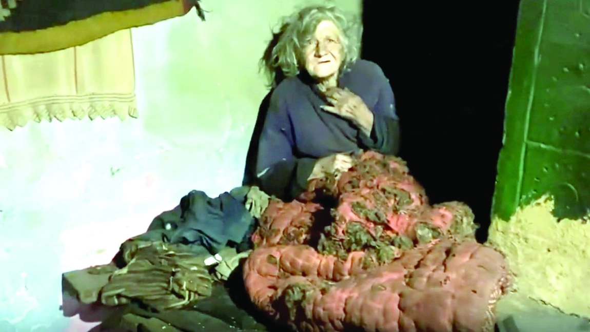 Bătrână condamnată să trăiască într-o sărăcie lucie. Abia își mai duce zilele după ce a fost uitată de semenii ei