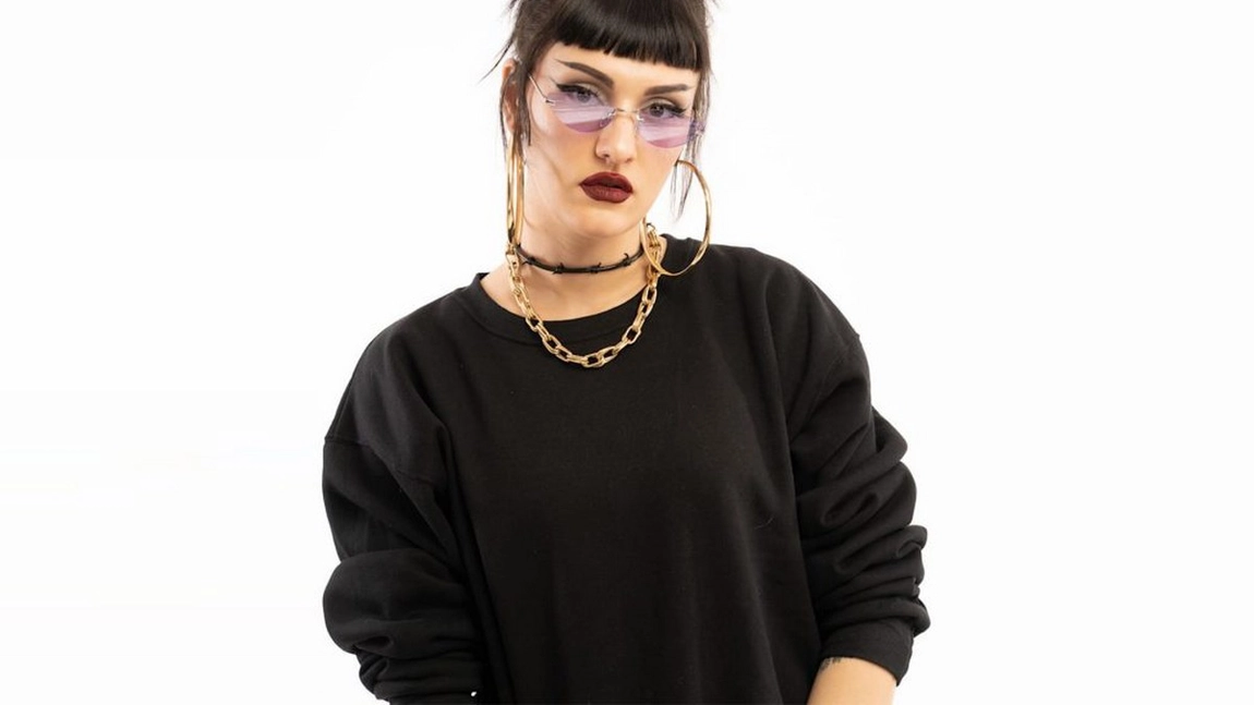 Bruja, cântăreața de trap care a cucerit publicul. Ce spune artista despre aparițiile sale excentrice