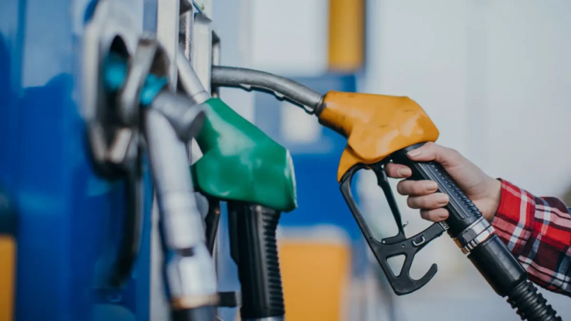 Guvernul ia în calcul să subvenționeze din nou carburanții cu 50 de bani. În ce condiții se va relua această măsură