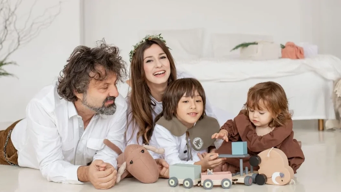 Dana Rogoz, încurajată de internauți să-și lovească fetița: „Nu trebuie bătută rău, ci doar cât să o sperie”