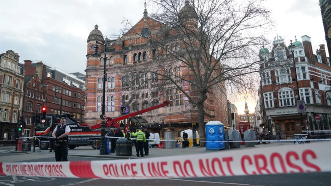 Deces straniu la Londra: Un om a fost strivit de un pisoar