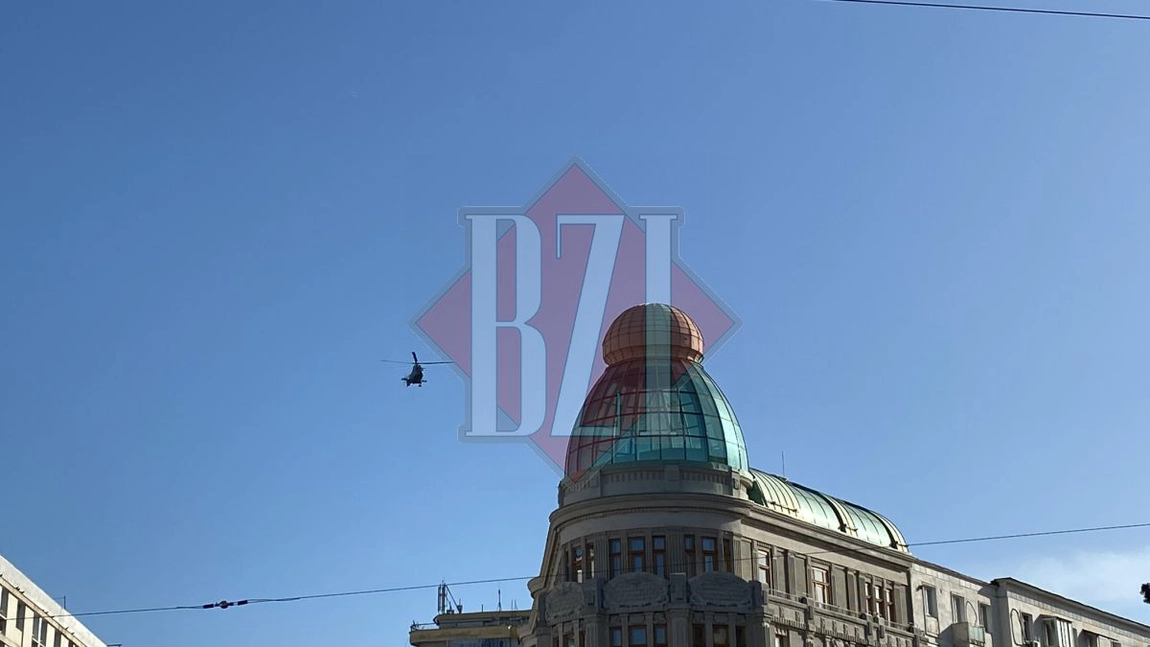 Elicopterele militare survolează centrul Iașului. Urmează să ajungă avioanele de luptă - FOTO, VIDEO, UPDATE