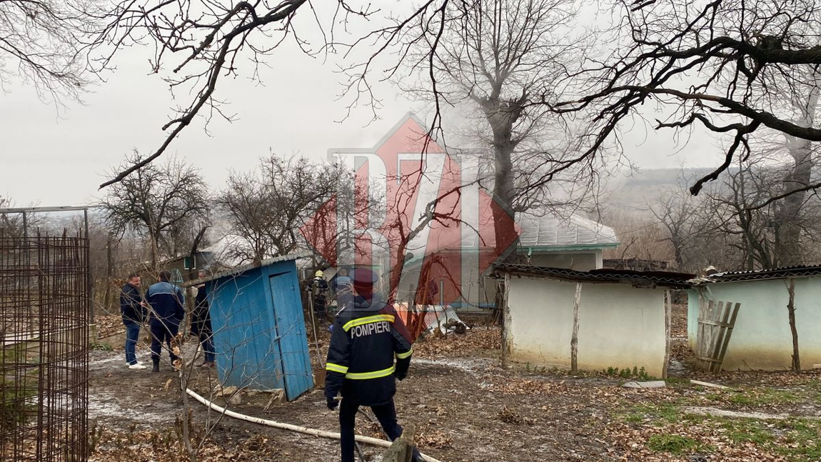 Incendiu violent la o casă din Rediu. O persoană de 90 ani a fost găsită carbonizată - EXCLUSIV, UPDATE, GALERIE FOTO, VIDEO