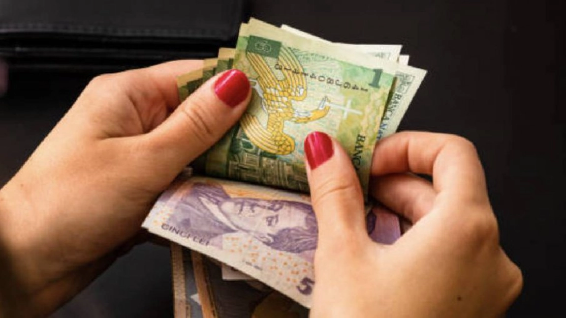 Ajutor pentru românii vulnerabili. Anumite persoane pot primi sprijin în valoare de peste 10.000 lei