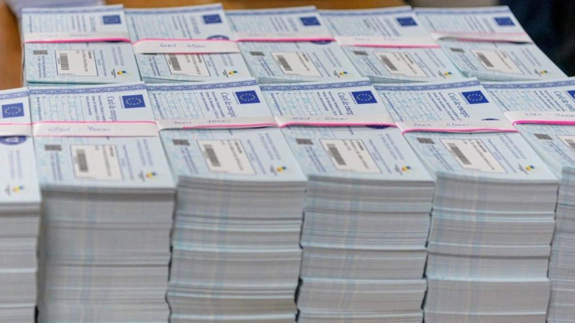 Începe distribuirea cardurilor de energie. Cum plătesc românii cu el, ce facturi pot achita şi ce amenzi riscă dacă nu-l folosesc corect