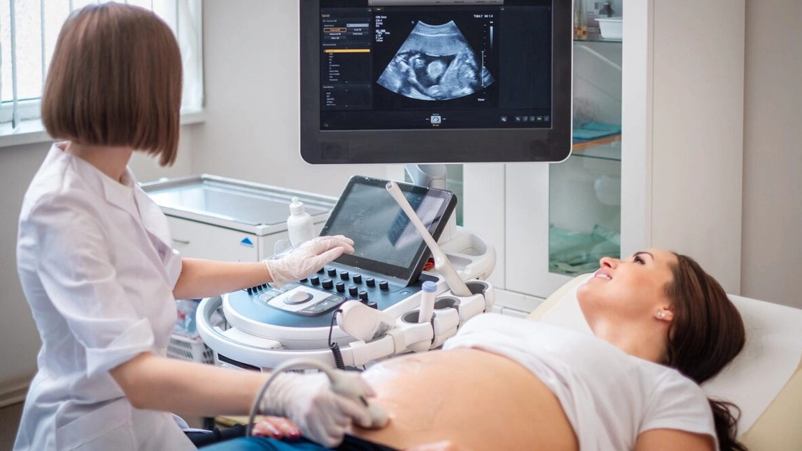 Sarcina extrauterină iese la test. Simptome care anunță o problemă în timpul fixării fătului
