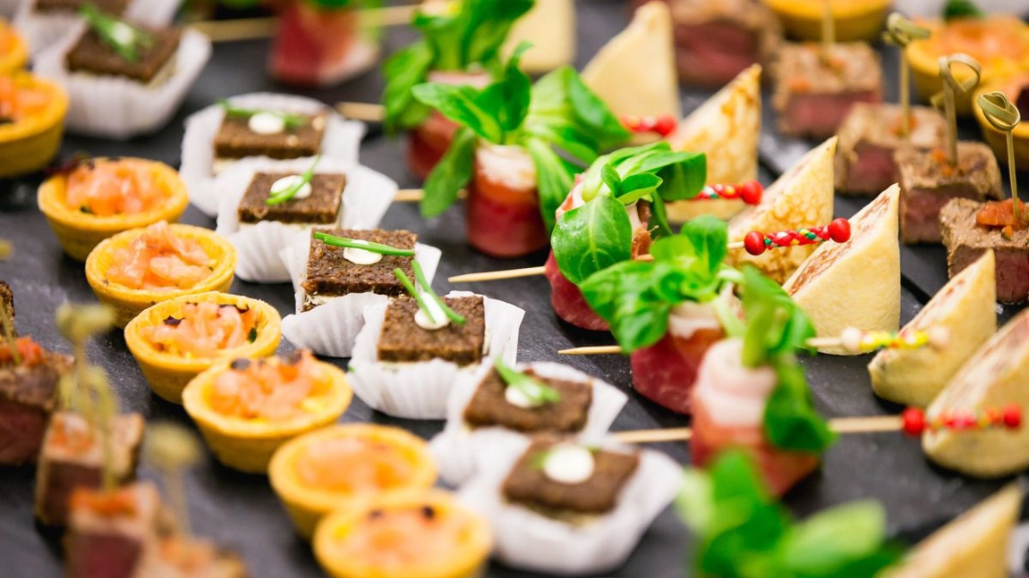 5 aperitive rapide. Idei delicioase pentru o petrecere perfectă