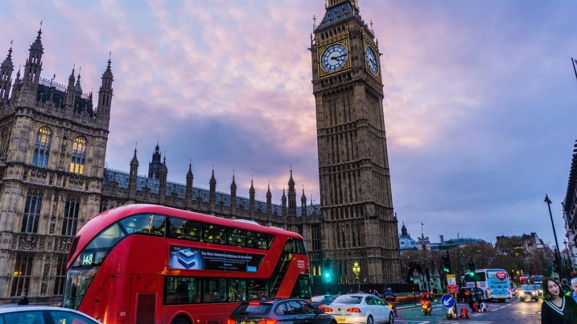 Cum emigrezi în Marea Britanie, în 2023? Noul sistem de imigrare bazat pe puncte în UK