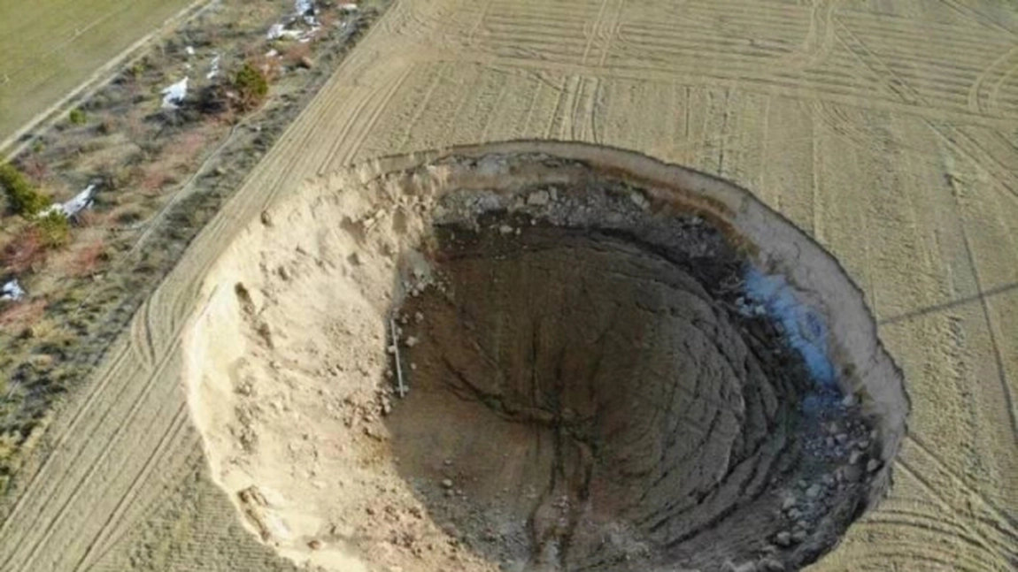 O nouă groapă gigant formată în Turcia după un cutremur de 4,3