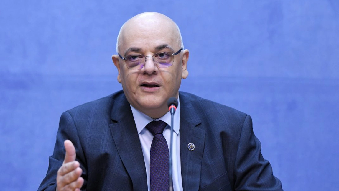 30 de mașini blocate de viscol, pe un drum județean din Galați. Raed Arafat, anunț în legătură cu școlile