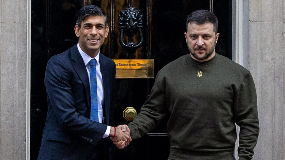 Președintele Ucrainei, Volodimir Zelenski, aflat în vizită la Londra, cere avioane de luptă