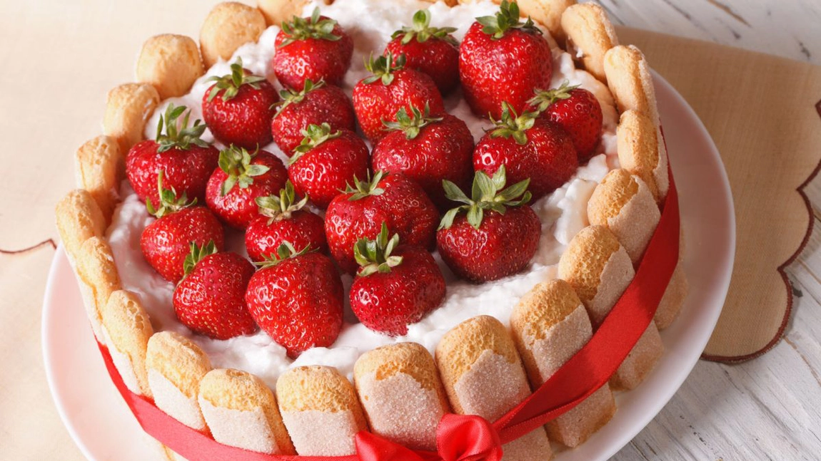Tort cu pișcoturi și mascarpone. Rețeta unui desert perfect la ceas aniversar
