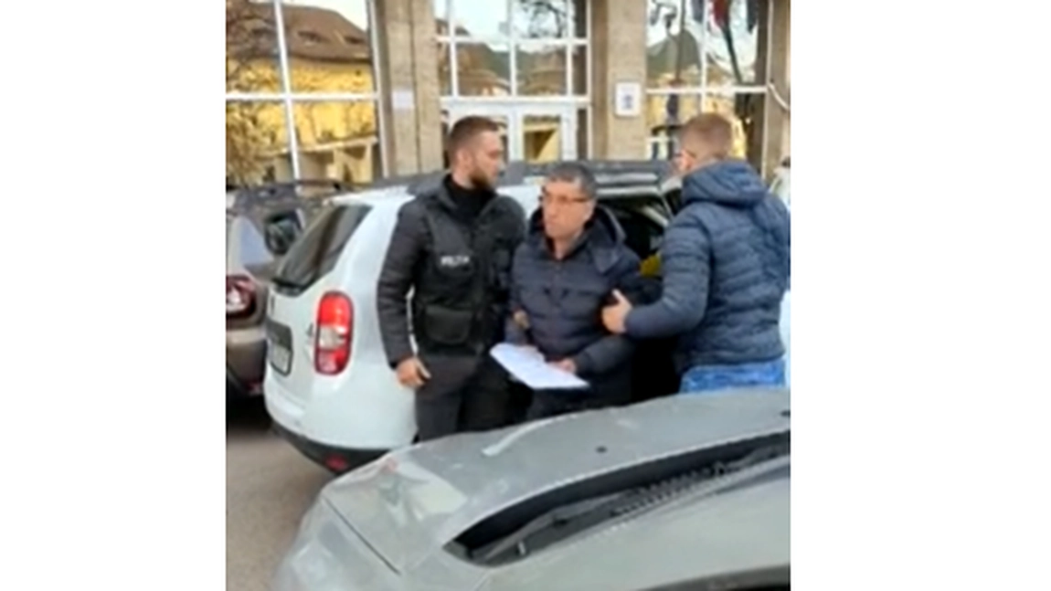 Bărbat de 62 de ani din București, arestat preventiv pentru că a agresat sexual un băiat de 13 ani în autobuz