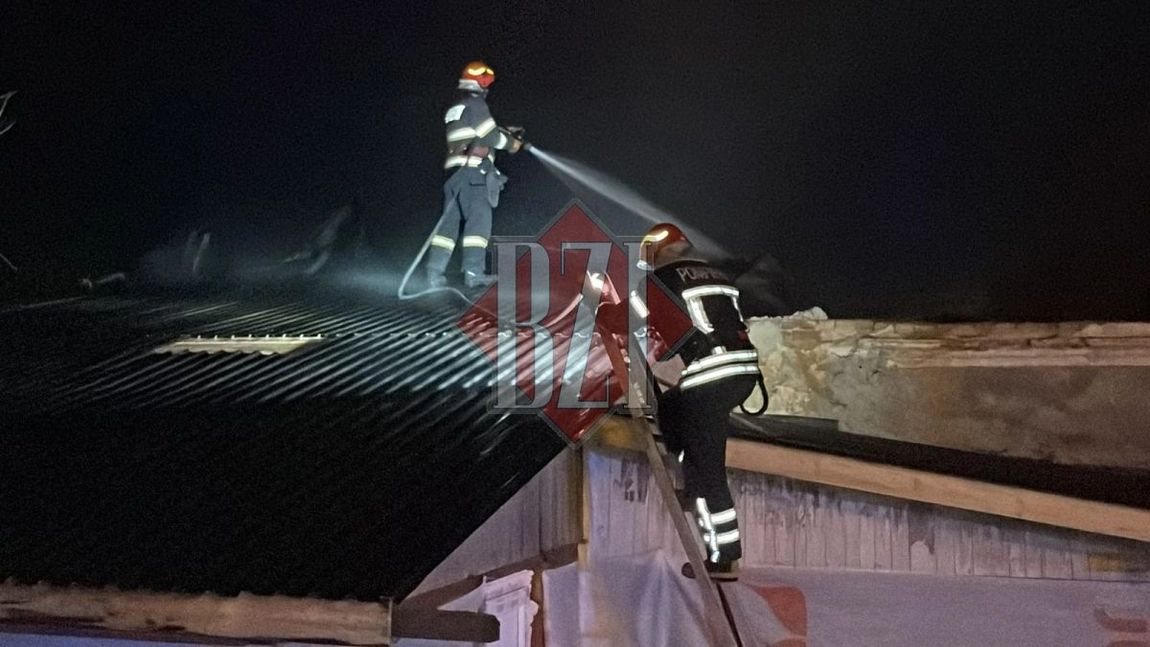 Incendiu în municipiul Iași. O casă dezafectată a fost cuprinsă de flăcări - FOTO/VIDEO