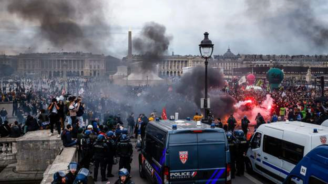 Violențe pe străzile din Paris, din cauza reformei pensiilor