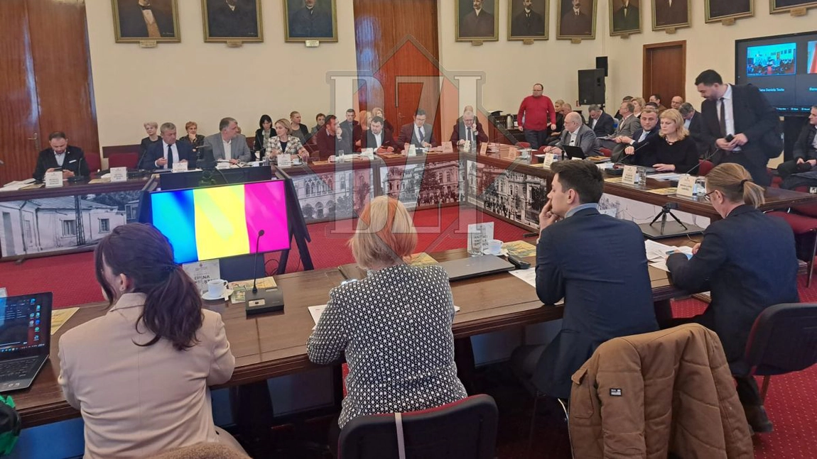Zeci de proiecte de hotărâre sunt votate astăzi în cadrul Palatului Roznovanu din Iaşi - LIVE VIDEO, UPDATE, FOTO