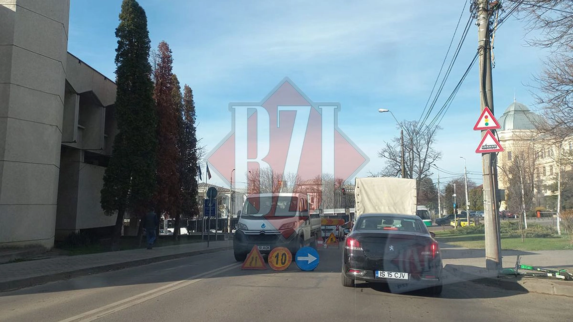 Atenţie, şoferi! Aglomeraţie pe o stradă importantă din Iaşi, după ce ApaVital efectuează lucrări