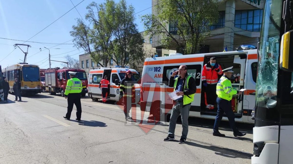 Accident rutier cu victime în municipiul Iași. Sunt implicate un autobuz și un autoturism - FOTO/VIDEO, UPDATE