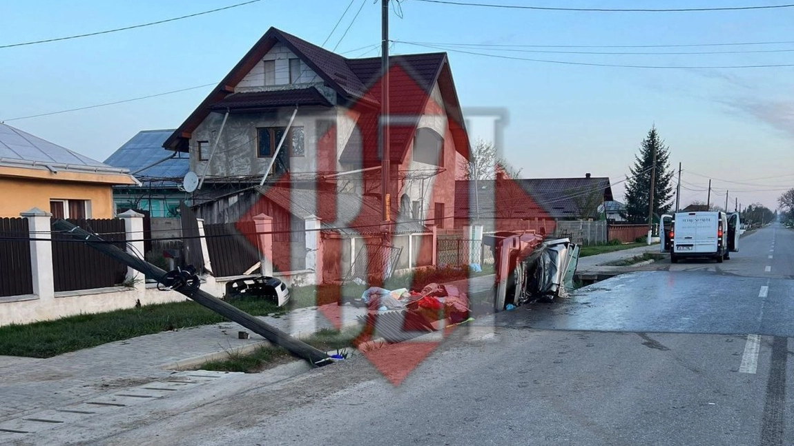 Accident cumplit în această dimineață la Iași! Doi tineri au murit pe loc după ce mașina în care se aflau a intrat într-un cap de pod - EXCLUSIV, FOTO, UPDATE