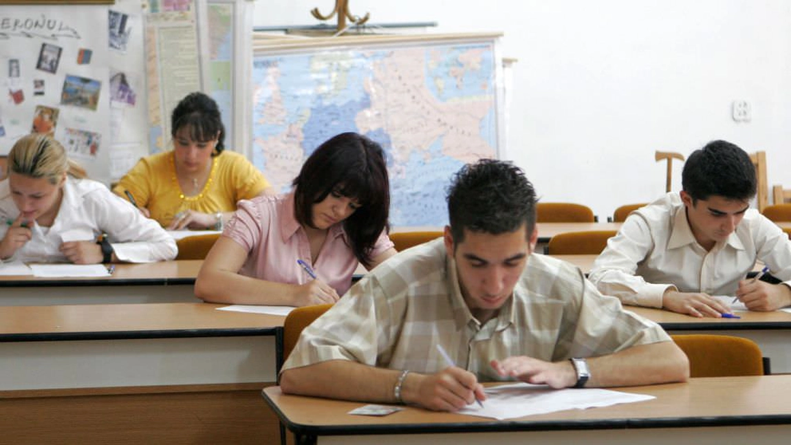 Studenții din Iași se opun mediocrizării examenului de Bacalaureat și critică organizarea dezbaterilor parlamentare „în fugă”