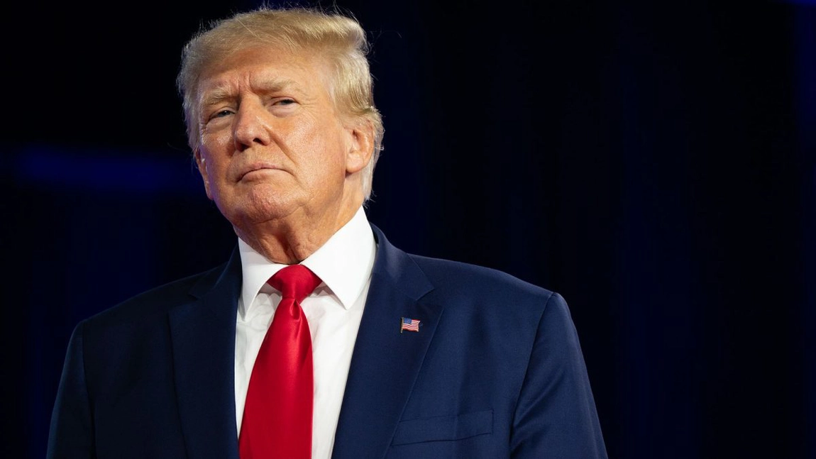 Donald Trump a părăsit Mar-a-Lago și se îndreaptă spre New York. Avocatul lui se așteaptă la un proces „nedureros și elegant”