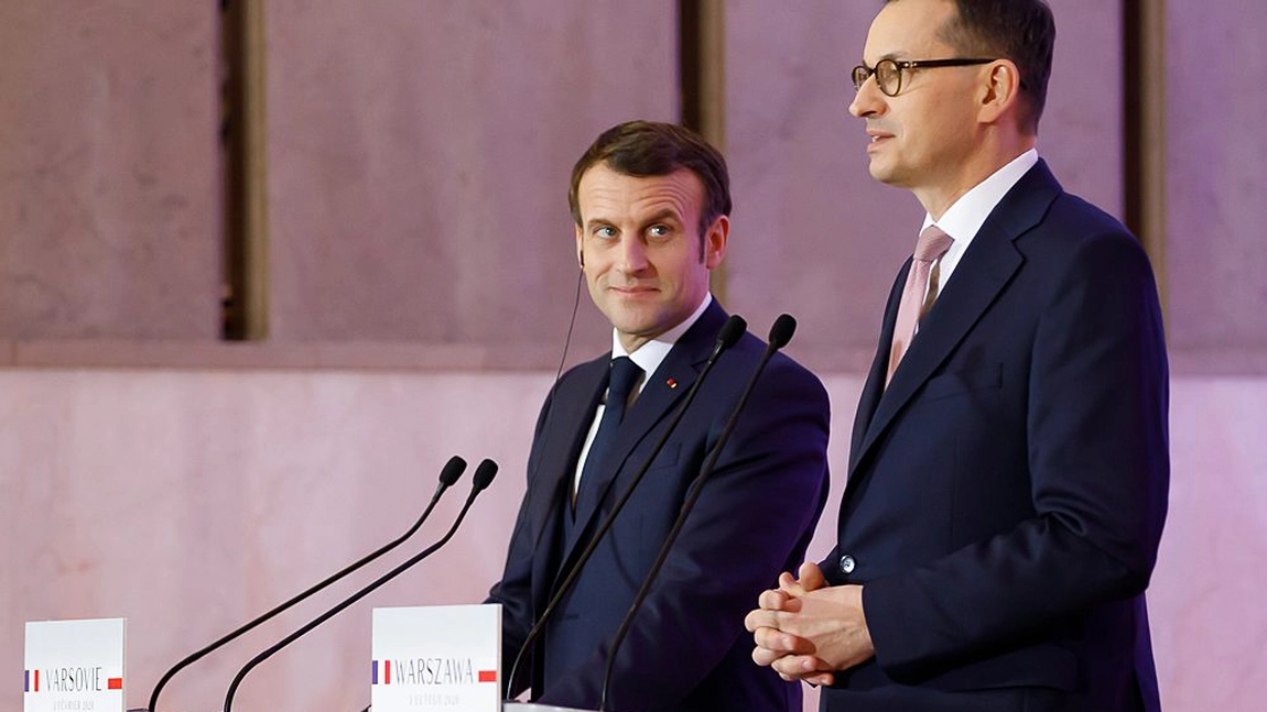 Mateusz Morawiecki spune că „autonomia strategică” despre care vorbește Macron înseamnă „să-ţi tragi un glonţ în picior”