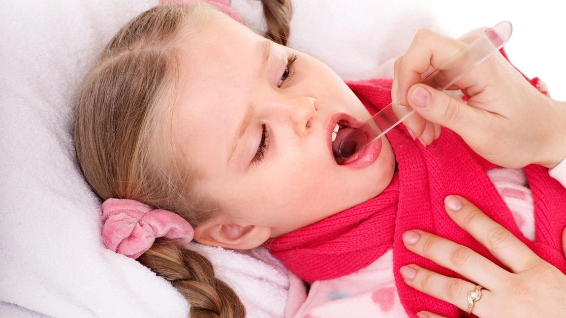 Puroi în gât tratament fără antibiotic. Cu ce remedii naturiste poți calma deranjul