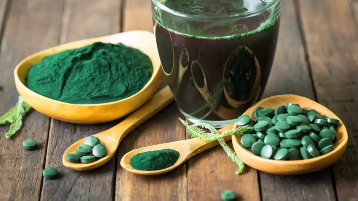 Cât de eficientă este spirulina cu cătină? Iată ce boli tratează și cum se administrează
