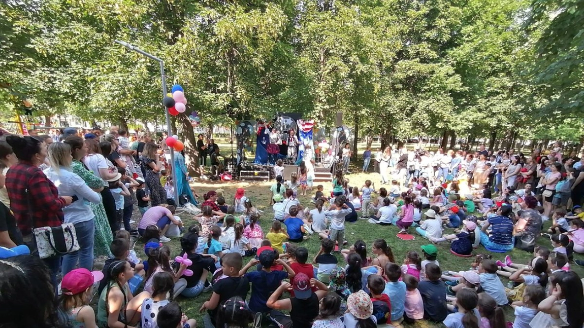 Magie și distracție pentru copii în Parcul Prieteniei a+
