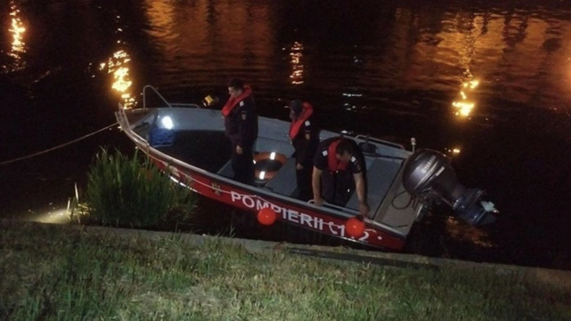O barcă cu 12 persoane s-a răsturnat în râul Mureș. Un copil de 4 ani a fost găsit decedat