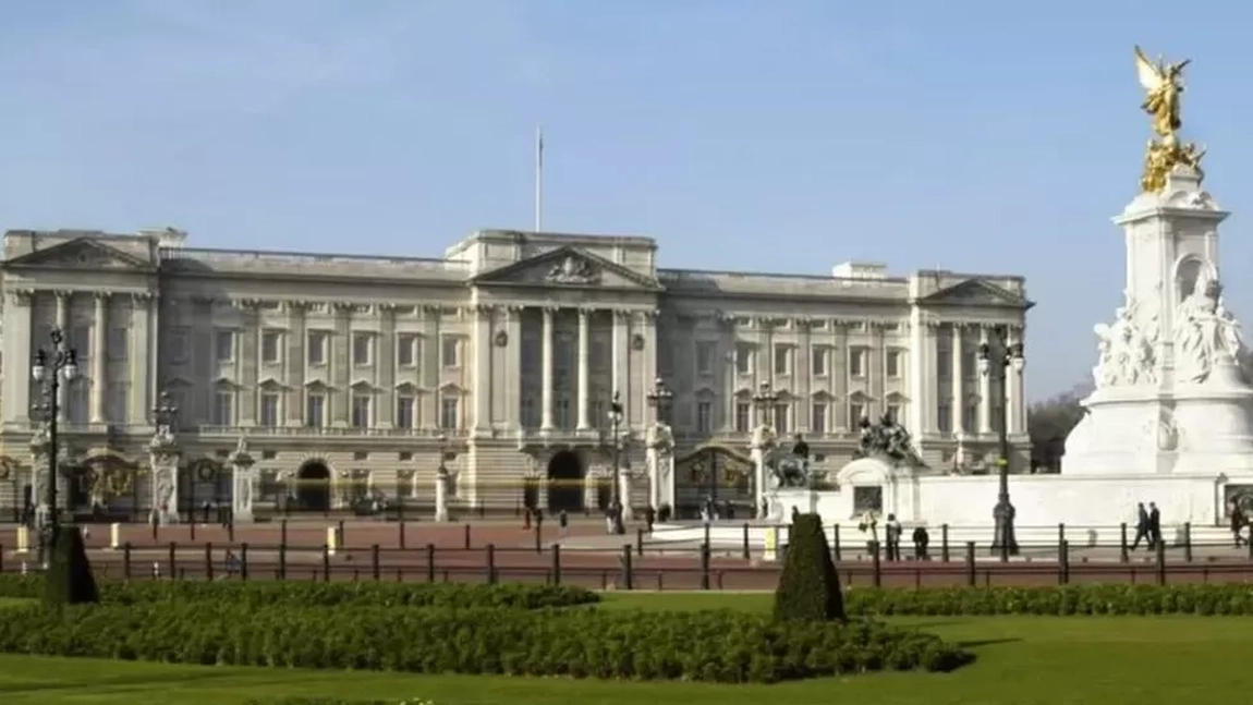 Incident la Palatului Buckingham! Un bărbat a aruncat cu cartușe de pușcă