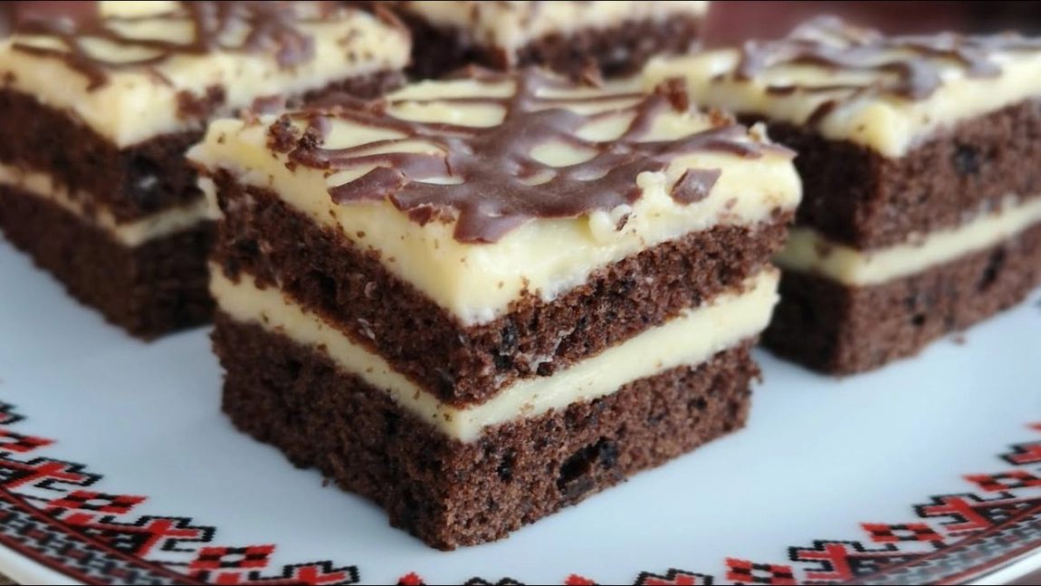 Prăjitură cu budincă de vanilie. Cum să îi cucerești pe cei dragi cu un desert cremos și aromat