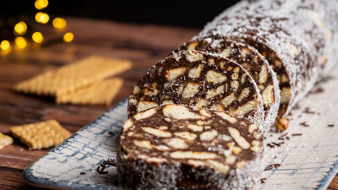 Salam de biscuiți simplu, fraged și gustos. Rețeta bunicii pentru cel mai bun desert de casă