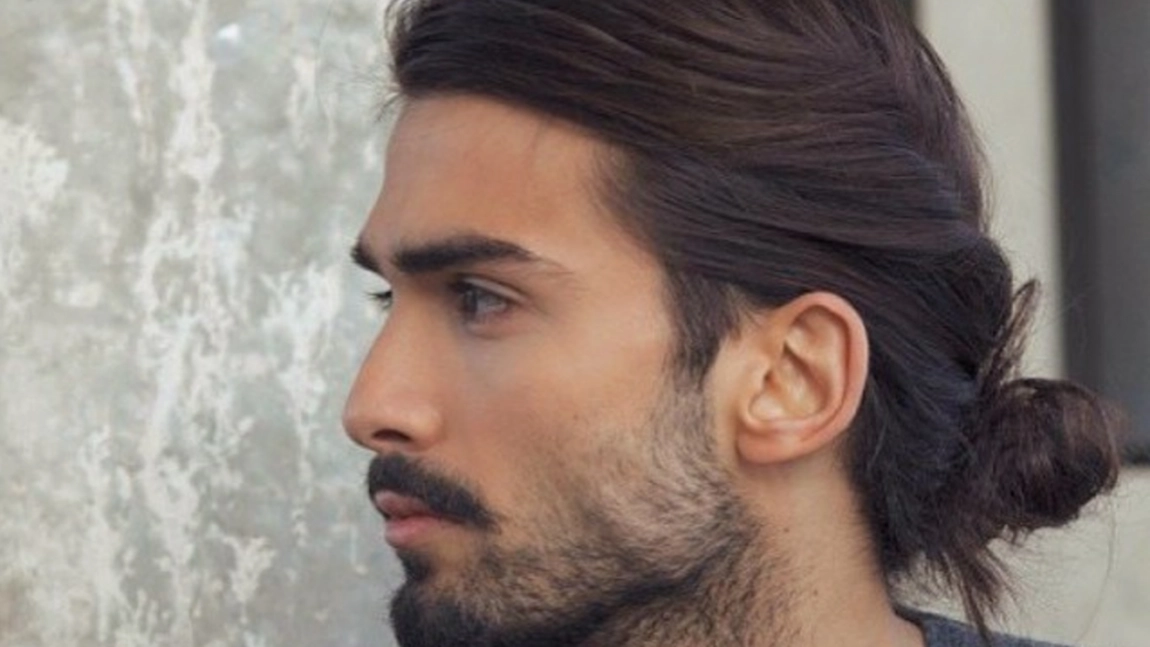 Tunsori pentru băieți cu păr lung. Pentru ce look să optezi pentru a fi mereu fresh și în pas cu tendințele actuale
