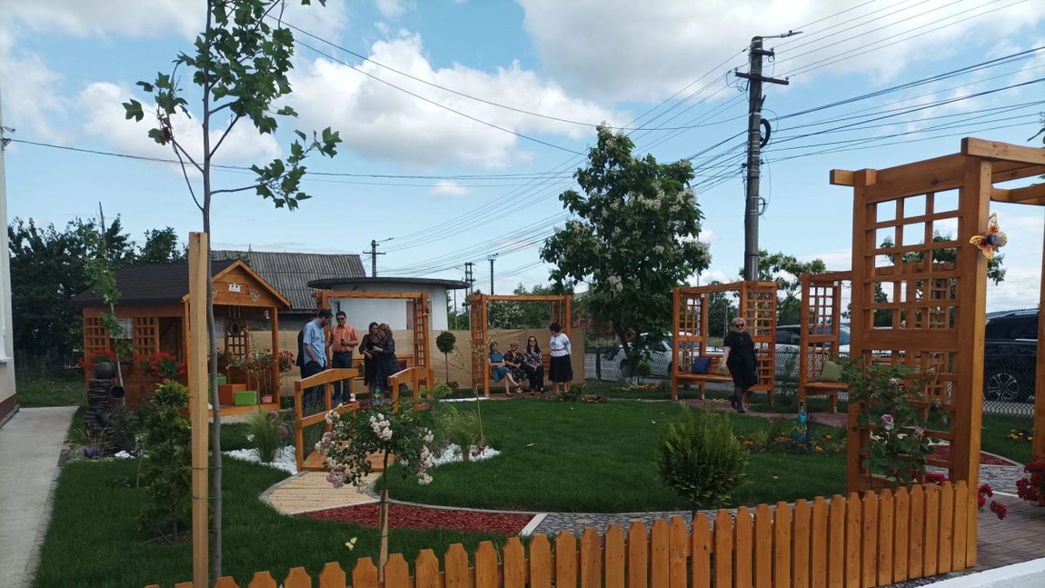 Școala Gimnazială Specială Pașcani are, începând de astăzi, o „Grădină Magică”