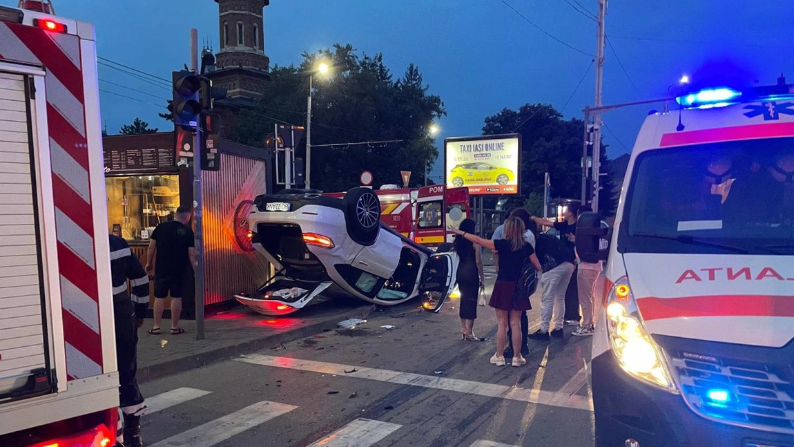 Accident rutier cu șase victime în municipiul Iași! Două autoturisme au intrat în coliziune - FOTO/VIDEO, UPDATE