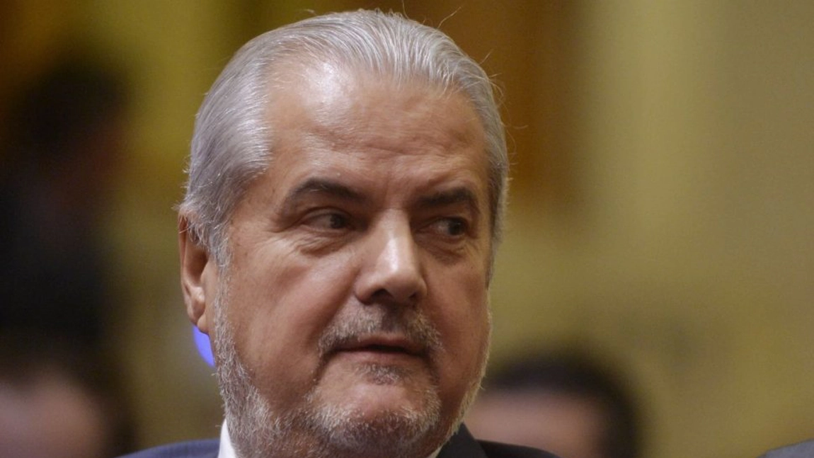 Ce soluție are Adrian Năstase pentru greva profesorilor: „De ce nu am putea să renunțăm la unul dintre submarinele pe care vrem să le luăm?”