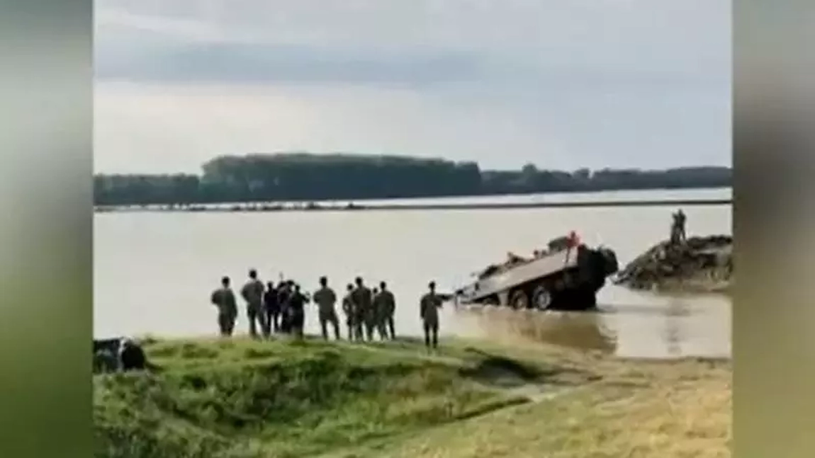 Un transportor blindat Piranha 3C al Armatei române s-a scufundat în timp ce încerca să traverseze Dunărea