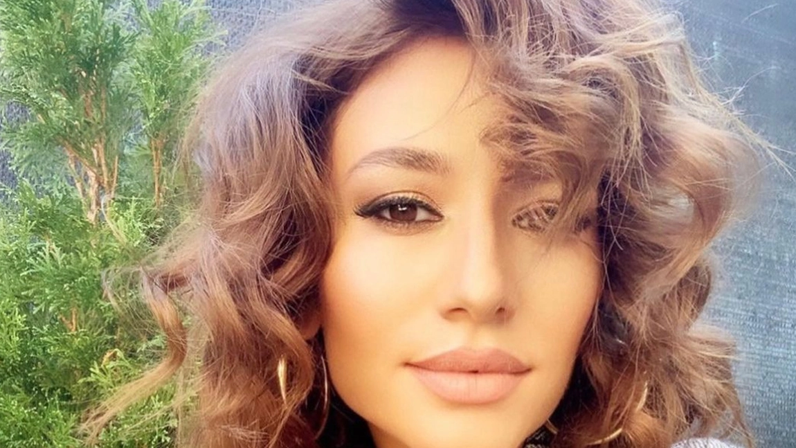 Imagini noi cu vila de la malul mării în care s-a mutat Claudia Pătrășcanu. Cum și-a amenajat dormitorul