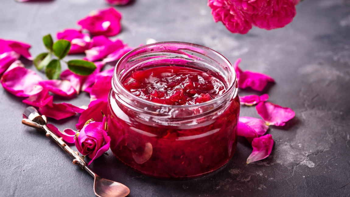 Cum se face dulceața de trandafiri. Rețeta bunicii pentru un preparat gustos și aromat