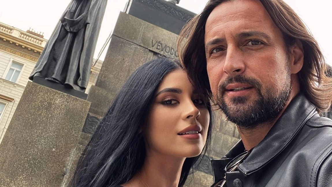 Denis Ștefan are o soție superbă și doi copii cu care se mândrește. Cum este actorul în ipostaza de soț și tată