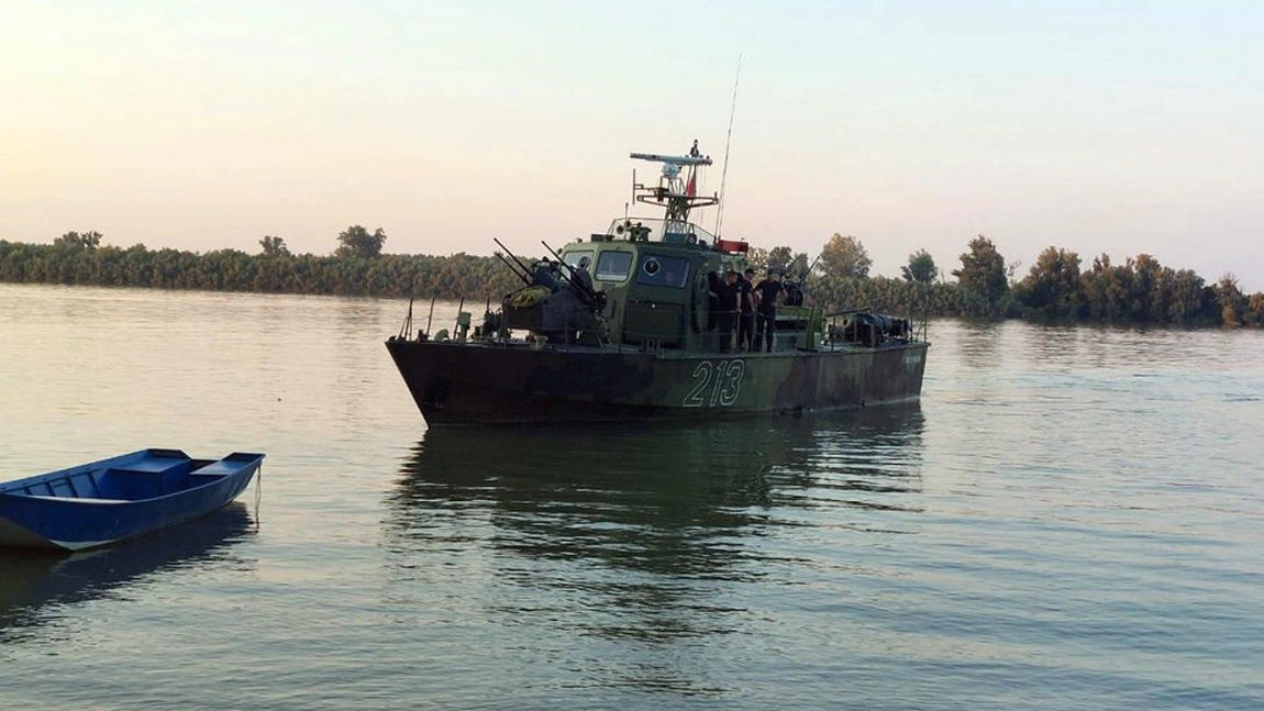 Ministerul Mediului, Apelor și Pădurilor, în alertă! Peste 30 de tone de produse petroliere scurse de la o navă vin spre România - FOTO