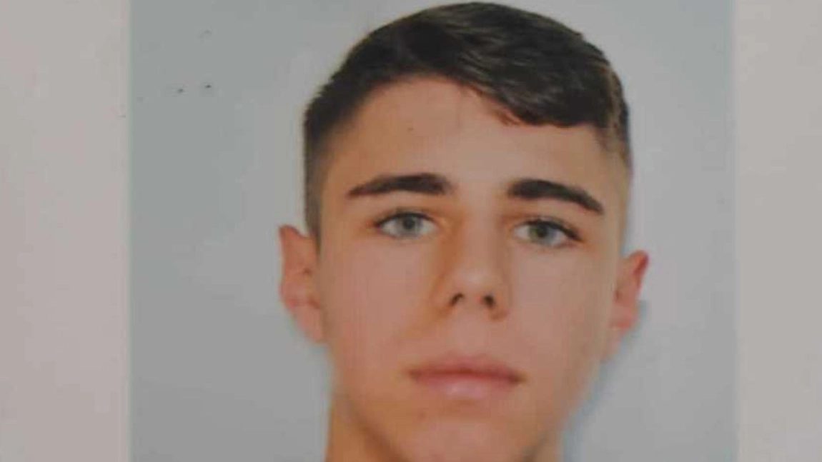 Un băiat de 15 ani a fost dat în urmărire națională. Acesta a plecat de acasă, dar nu s-a mai întors
