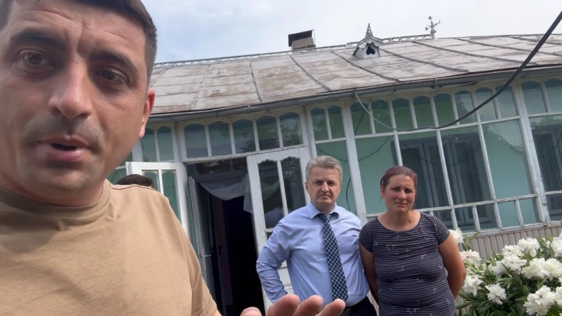 George Simion anunță că a cumpărat o casă unei mame singure cu cinci copii: ”Dumnezeu o să vă ajute mai departe!” - FOTO, VIDEO