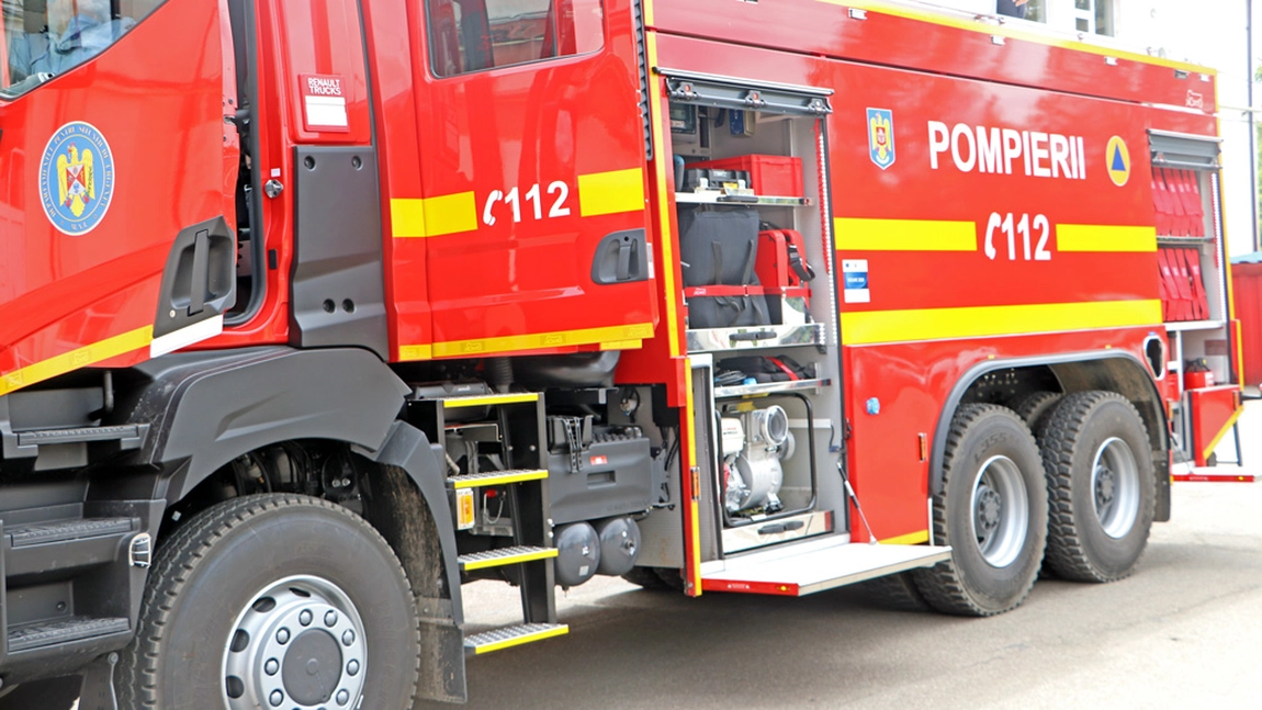 Incendiu în județul Iași! Un adăpost de animale a fost cuprins de flăcări