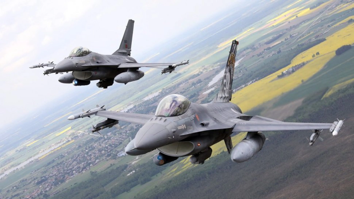 Război în Ucraina. Volodimir Zelenski primește în sfârșit mult-doritele avioane F-16, susține The Economist