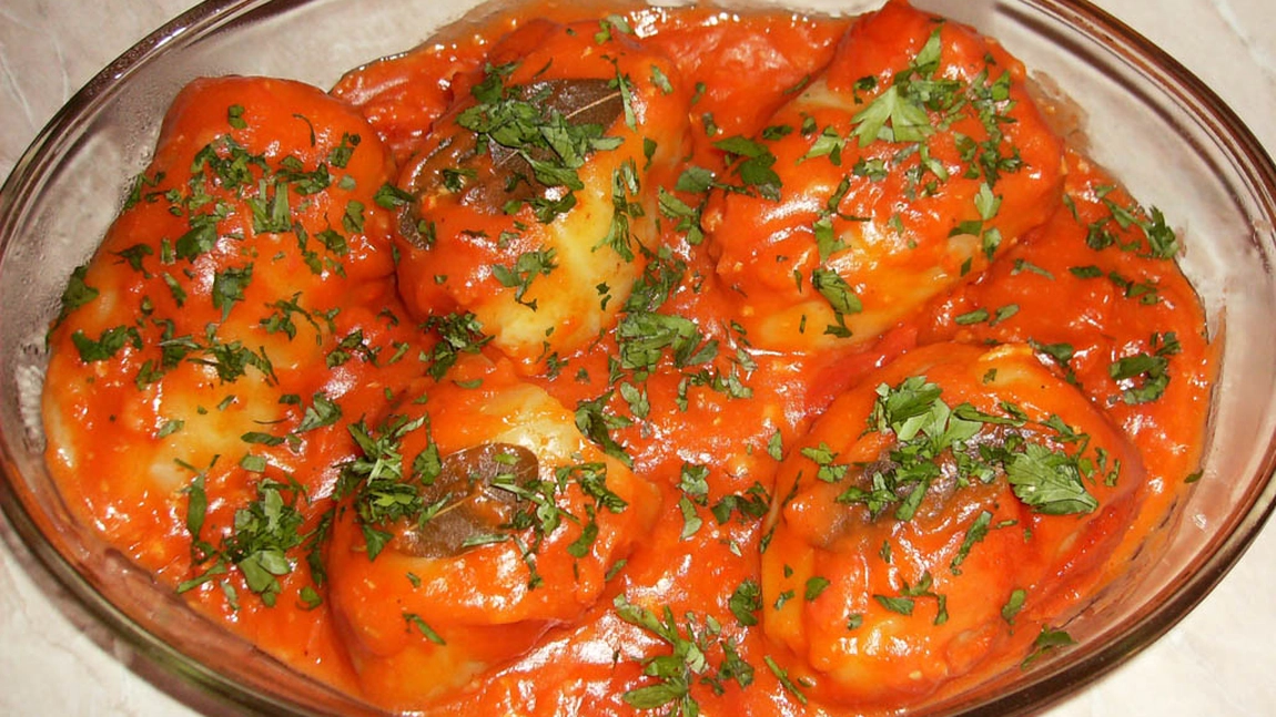 Sos pentru ardei umpluți. Cum să adaugi un plus de gust acestui delicios fel de mâncare?