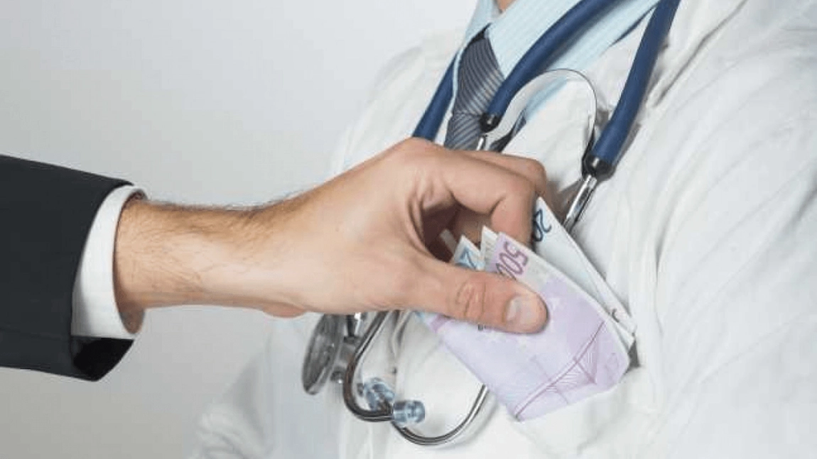 Studiu ce arată cum medicii au ajuns să se laude că iau mai puțină șpagă